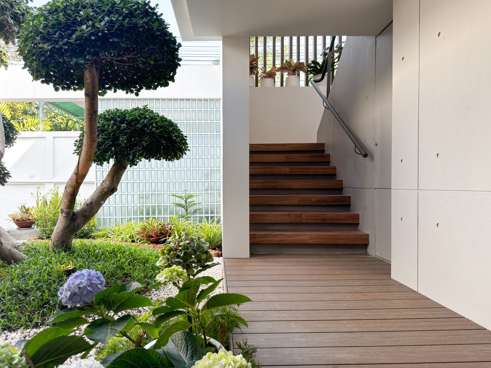 LP House — The Art Box — 4